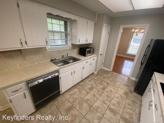 Foto del edificio - 3 br, 2 bath House - 680 Bromley Dr.