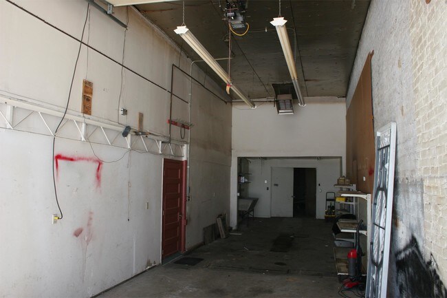 Building Photo - 136 E 8th St