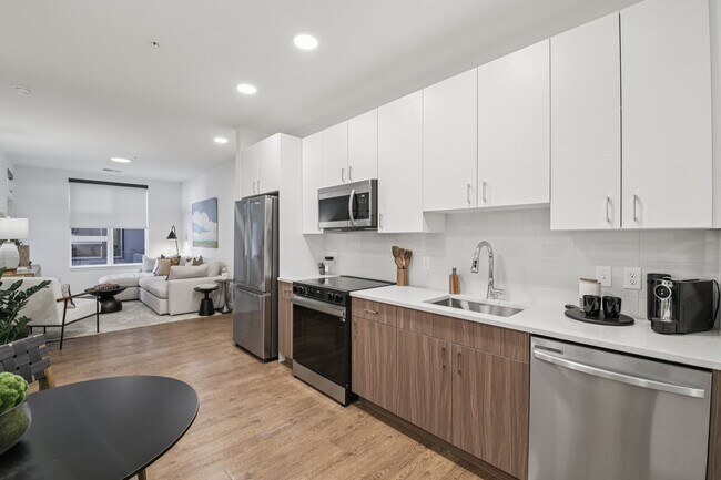 Building Photo - akin Tennyson