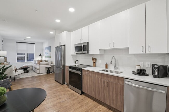 Building Photo - akin Tennyson