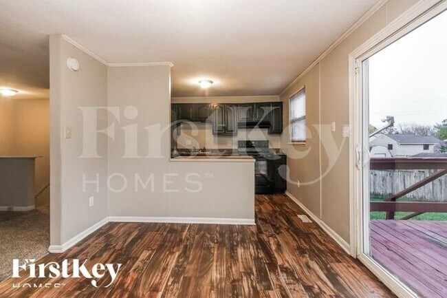 Building Photo - 5801 Somers Dr
