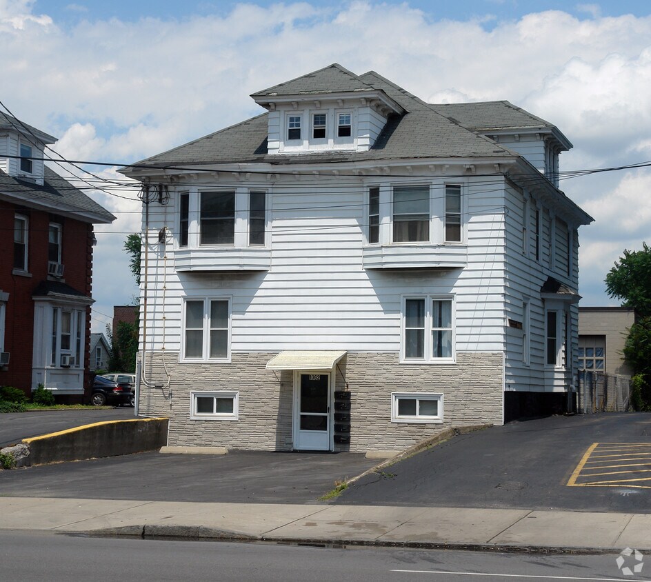 Primary Photo - 1062 W Genesee St