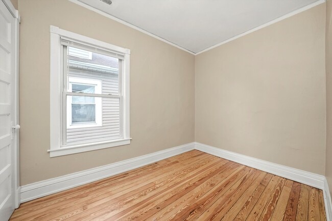 Foto del edificio - 3521 W Diversey Ave