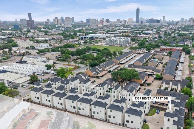 Foto del edificio - 3339 Beverly Frst Dr