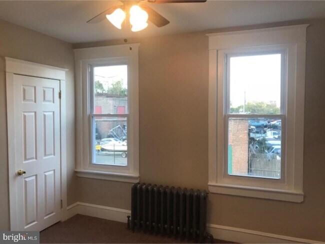 Foto del edificio - 4749 James St