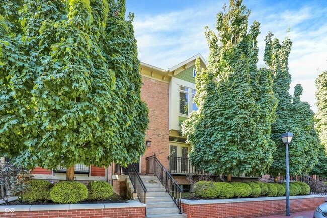 Building Photo - 529 E New York St