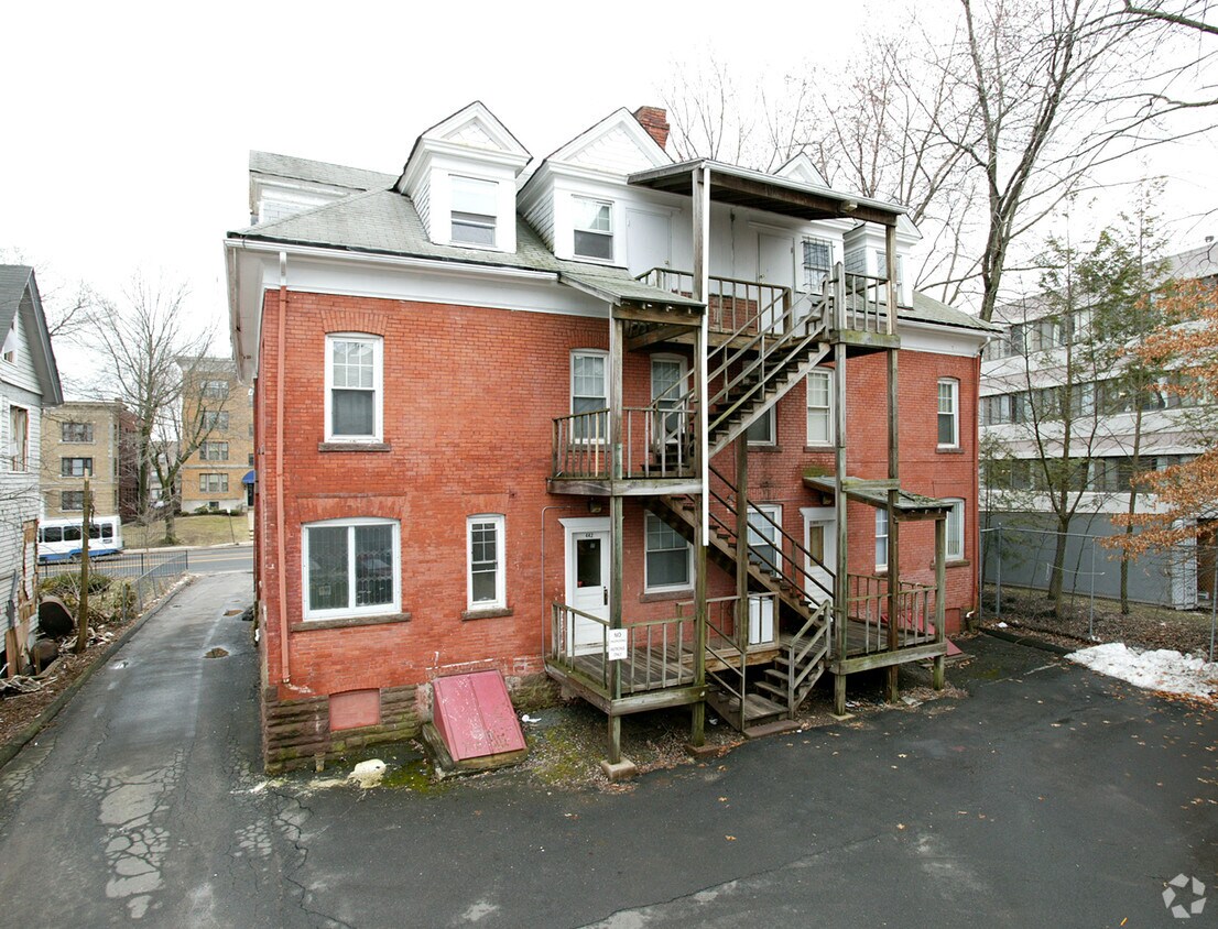 Building Photo - 442-444 Farmington Ave