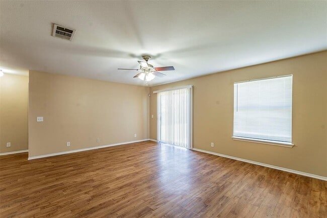 Building Photo - 207 Mitchell Dr