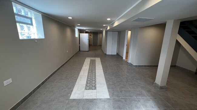 Building Photo - 120 N LeClaire Ave
