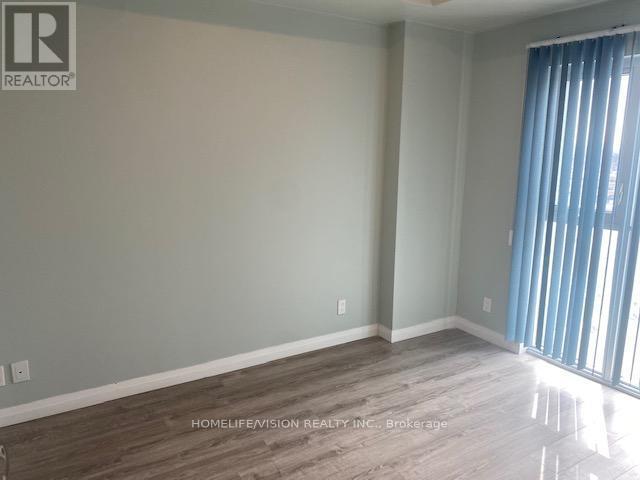 Photo du bâtiment - 2150 Lawrence Ave E