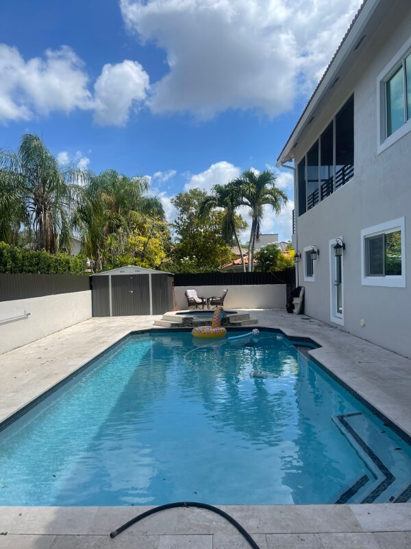 Foto del edificio - 16400 NW 82nd Ct