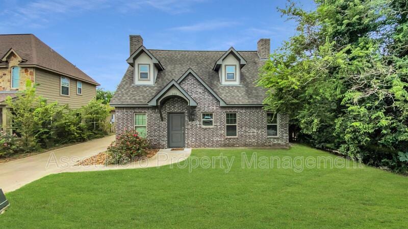 Primary Photo - 102 Richards St