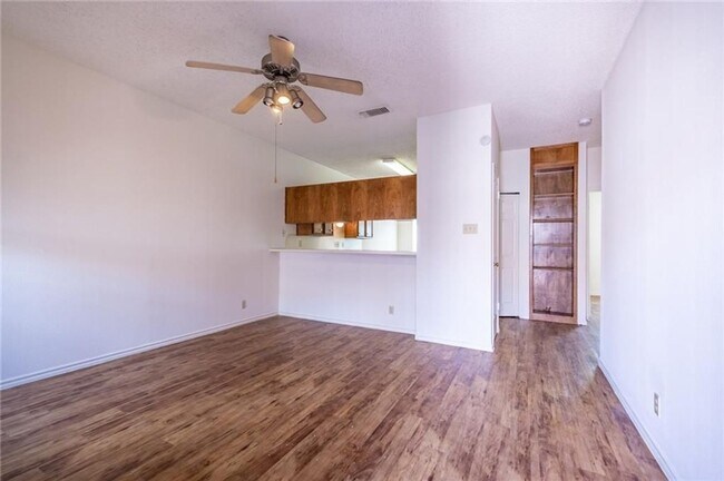 Foto del edificio - 2414 Longview St