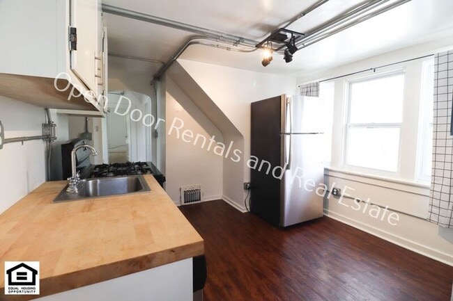 Building Photo - 927 Nuttman Ave