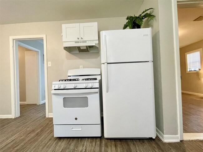 Building Photo - 5743 Beldart St