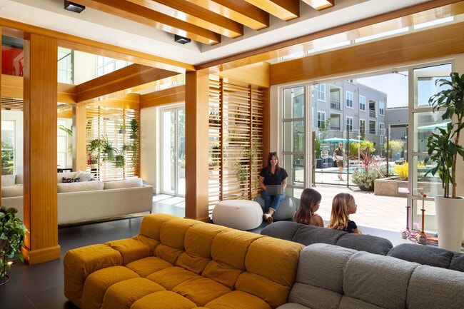 Building Photo - Madera