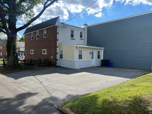 Photo - 501 W Market St House