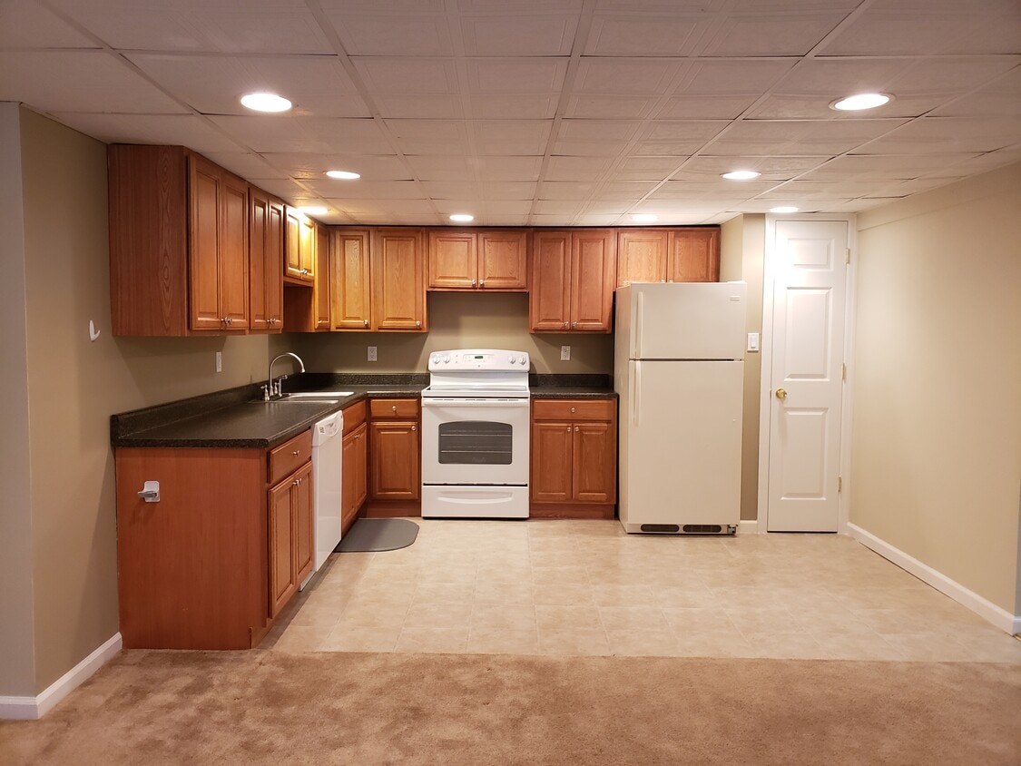 Kitchen with closet - 119 Astor Ave