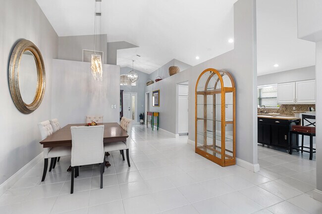 Foto del edificio - 7703 Stirling Bridge Blvd N