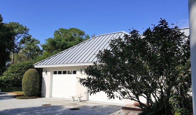 Building Photo - 7885 Saddlebrook Dr