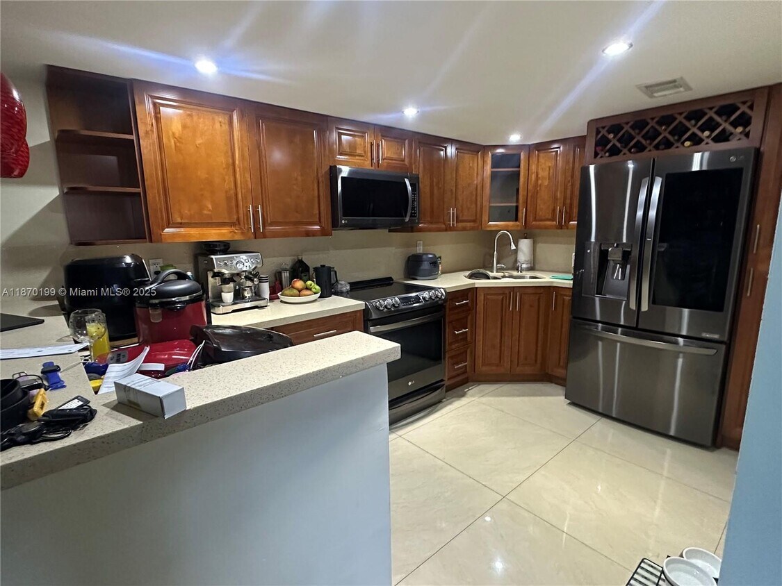 Foto principal - 6801 Harding Ave
