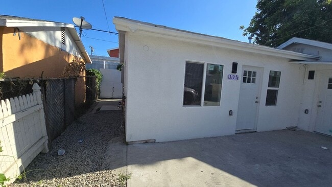 Foto del edificio - 1319 E 59th Pl