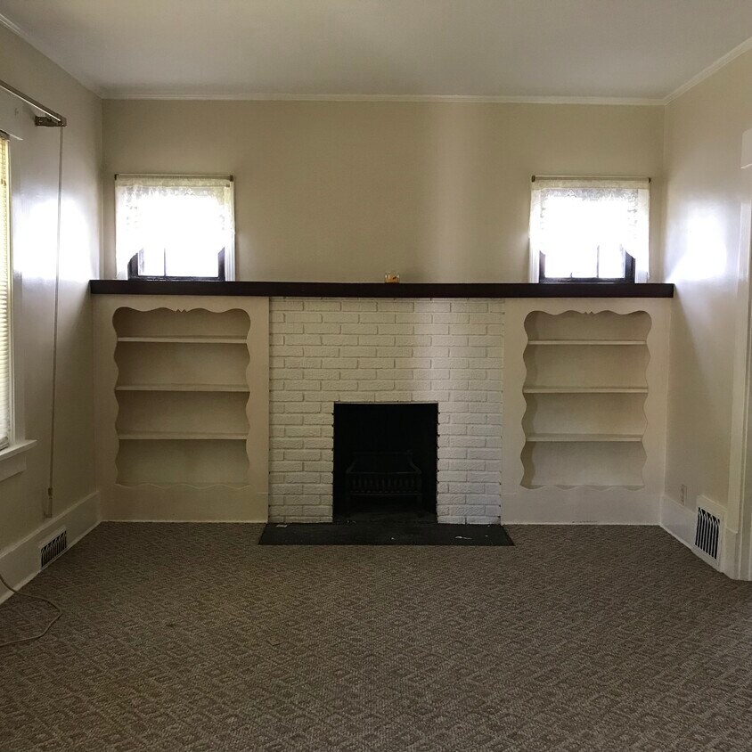 1215 18th Street Living Room - 1215 18th St NW