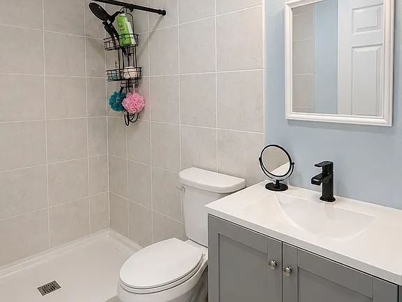 Foto del edificio - "Charming 3-Bedroom Home in Cleveland, TX with Modern Granite Touches!"