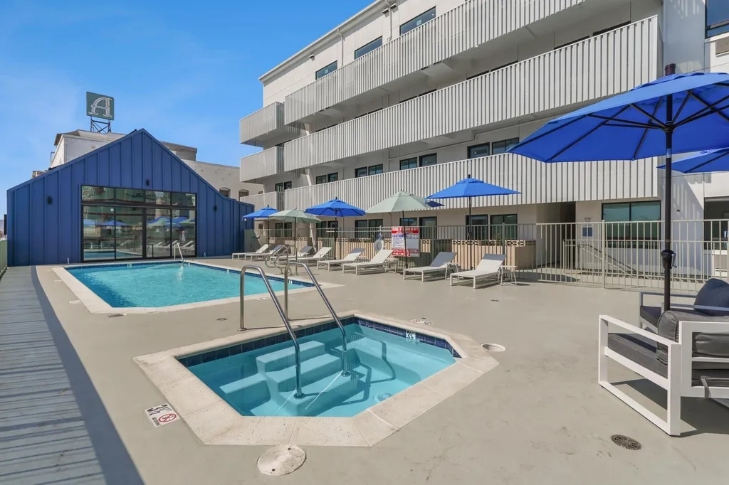 Primary Photo - 4Mica LA