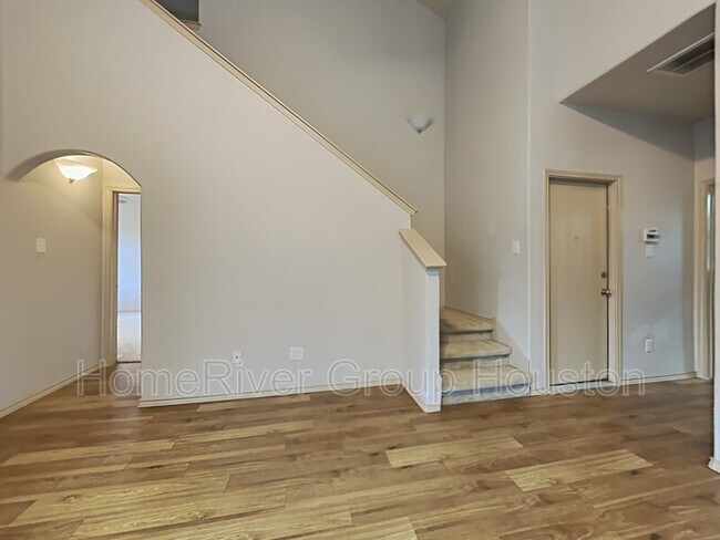 Foto del edificio - 9914 Sterling Pl Dr