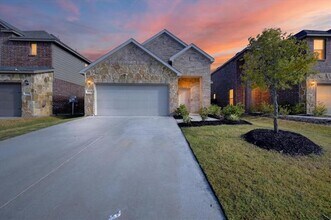 Building Photo - 3920 Oak Crk Cir