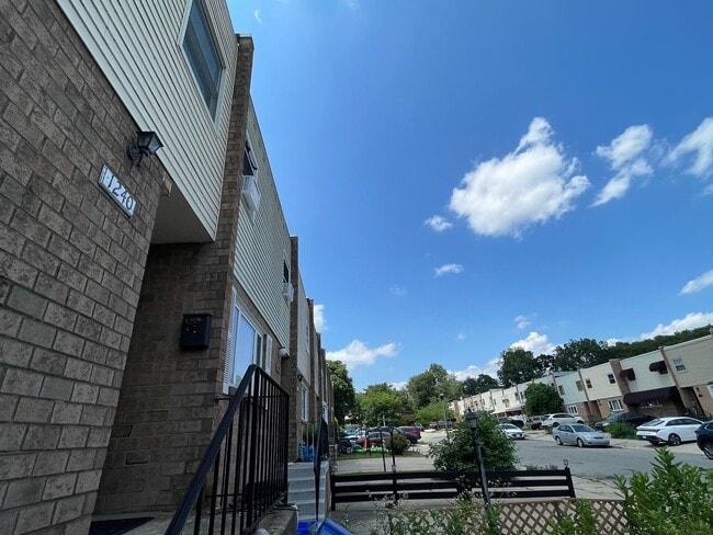Building Photo - 1240 S Melville St