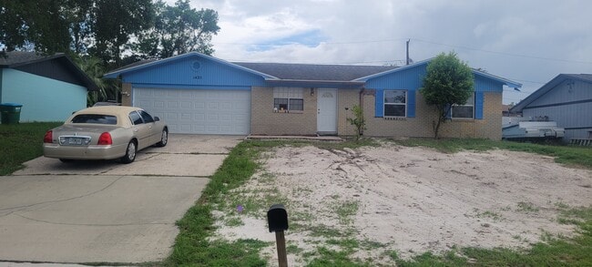Building Photo - 1425 NE Old Mill Dr