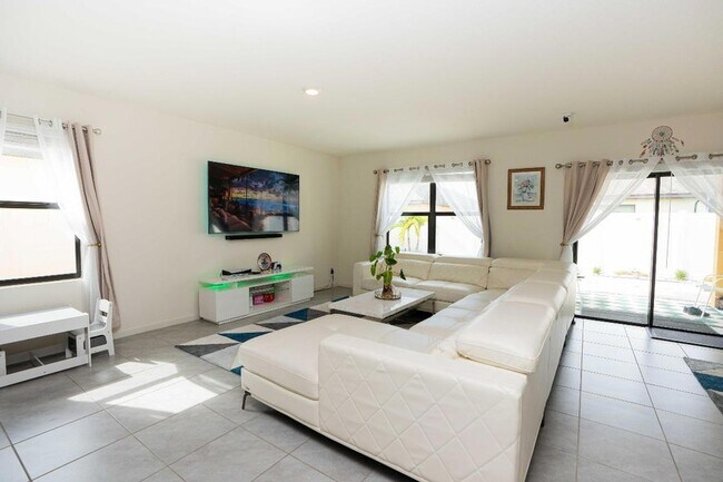 Foto del edificio - 5322 Delight Dr