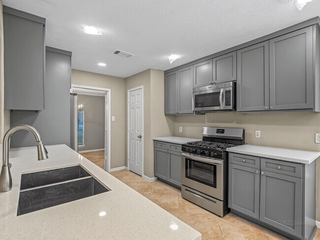 Building Photo - 2026 Mossy Trail Dr