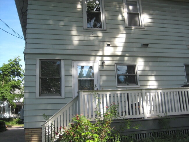 Building Photo - 280 S Goodman St