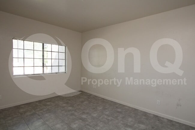 Building Photo - 930 N Mesa Dr