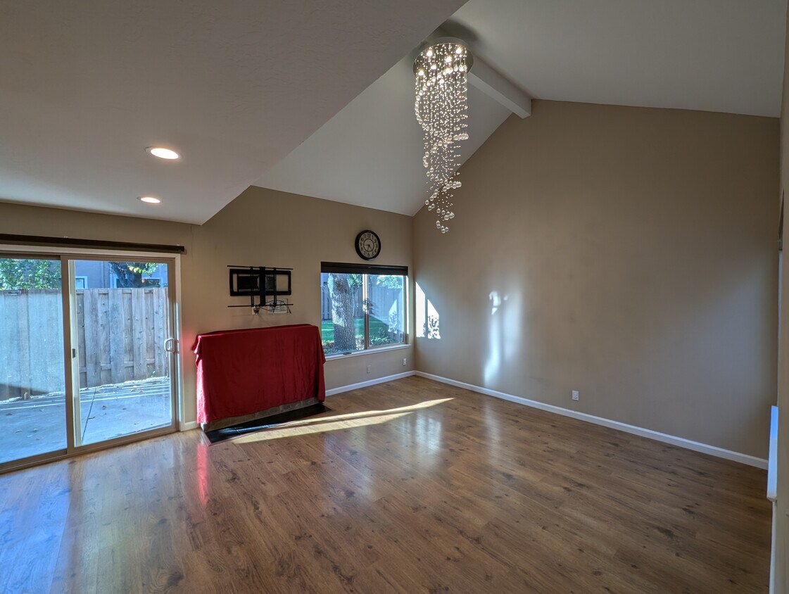 Primary Photo - 2507 Kingwood Dr