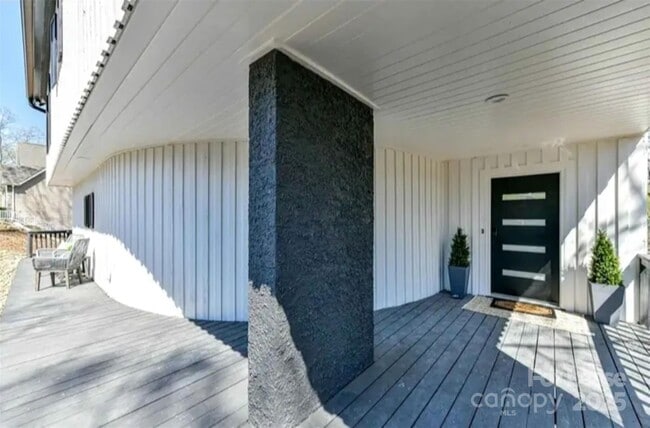 Foto del edificio - 216 Hermance Ln