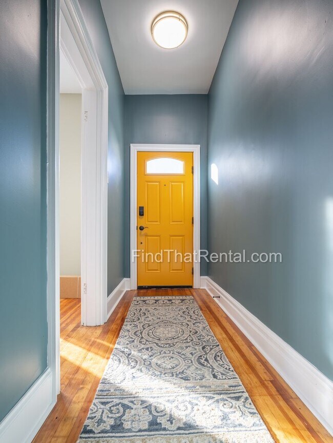 Foto del edificio - Downtown Carlisle Beautifully Renovated Pet Friendly Historic House with Fenced Yard and off stre...