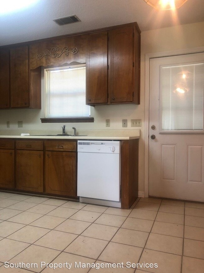Building Photo - 3 br, 2 bath House - 6 Pate Place