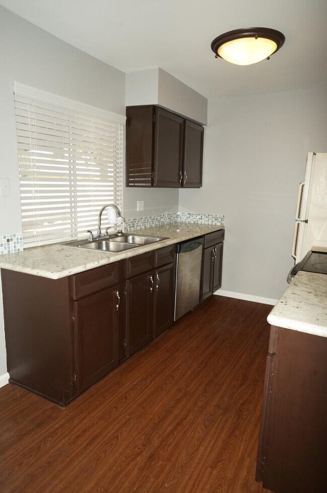 Building Photo - 2139 W Enid Ave