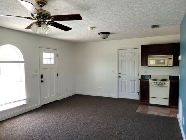 Foto del edificio - 16817 Lisbon Ave