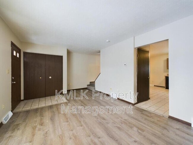 Building Photo - 6024 Applecrest Ct
