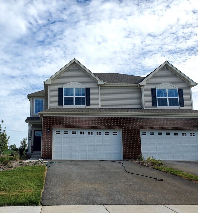 Foto del edificio - 2br 2.5 bath Townhome only 2 years old.