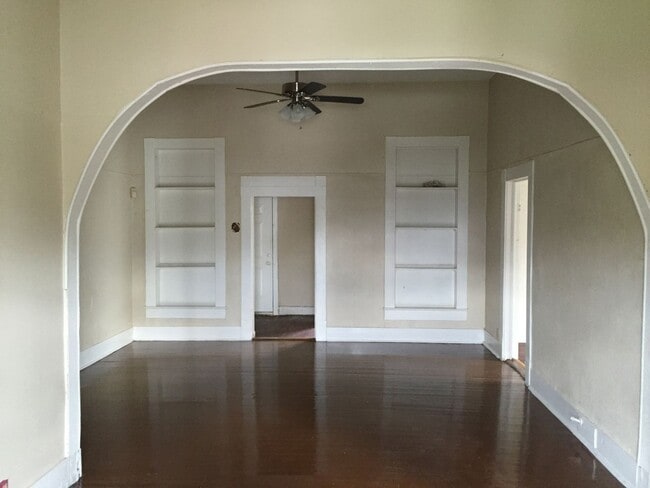 Building Photo - Prime Location, Endless Potential 3BR/1BA Haven