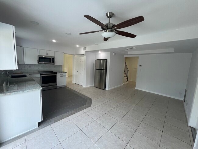 Building Photo - 5 Wisteria Dr