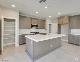 Building Photo - 786 Carlon Hls Ave