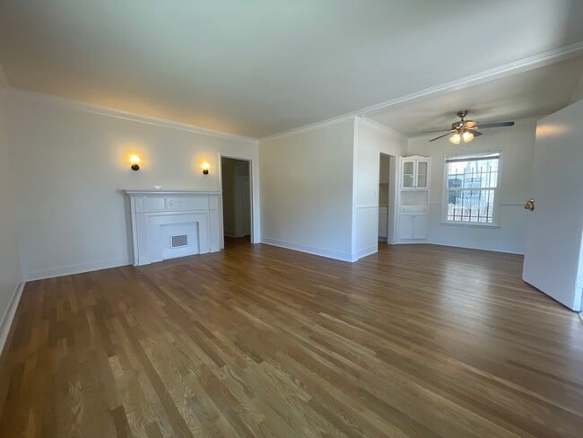 Foto del edificio - 5904 San Vicente Blvd