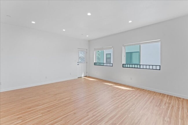 Foto del edificio - 4019 Mont Clair St